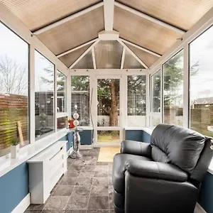  Apartment Lovely One Bedroom Flat. United Kingdom