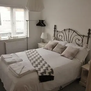  Apartment 94a Flat 1gladstone Road East United Kingdom